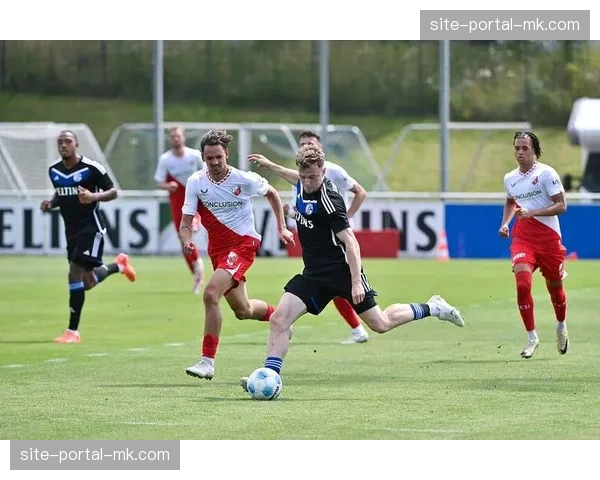 实时：马赛与斯特拉斯堡比赛因暴雨中断20分钟后恢复，场地积水影响进攻组织